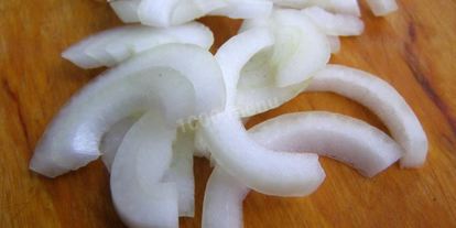 Шаг 4: кальмаров с морковью и луком