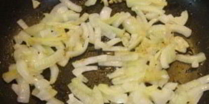 Шаг 1: кальмаров, тушенных со сметаной