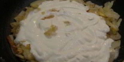 Шаг 2: кальмаров, тушенных со сметаной