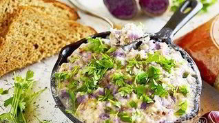 Рецепт Плохкфискюра — печеной рыбы с картошкой под соусом