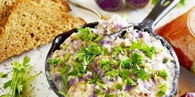 Рецепт Плохкфискюра — печеной рыбы с картошкой под соусом