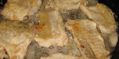 Шаг 20: рыбы тушеной в молоке с луком