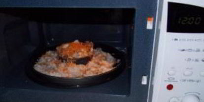 Шаг 2: рыбы в микроволновке с луком