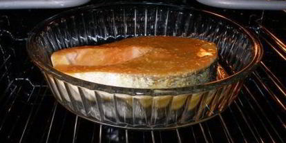 Шаг 3: семги в кунжуте с медом