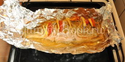Шаг 8: судака запеченного в фольге