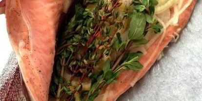 Шаг 1: запеченной форели с соусом из шпината