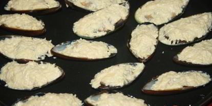 Шаг 4: запеченных мидий с сыром и чесноком