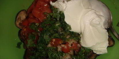 Шаг 4: салата-гарнира с баклажанами и помидором