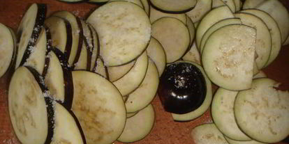 Шаг 5: салата-гарнира с баклажанами и помидором