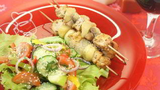 Рецепт Куриного шашлыка с острым салатом