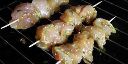 Шаг 6: куриных шашлычков с кунжутом