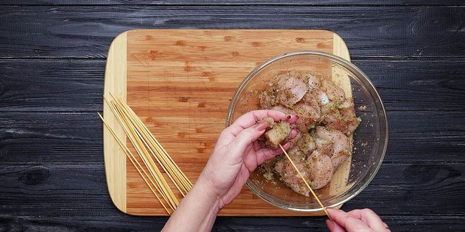 Рецепт куриных шашлычков с соусом