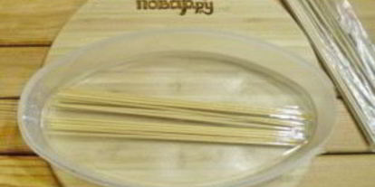 Шаг 4: куриных шашлычков в духовке на шпажках