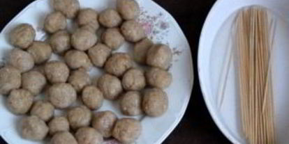 Шаг 1: шашлычков со слоеным тестом на шпажках