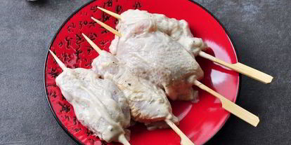 Шаг 4: шашлыка из курицы в духовке на шпажках