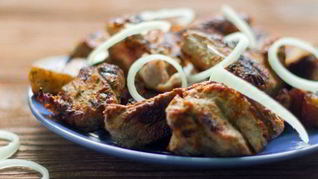 Рецепт Свиного шашлыка в маринаде с уксусом и минеральной водой