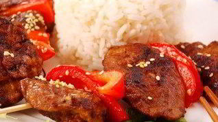 Рецепт Свиных шашлыков с красными перцами и ананасовым рисом