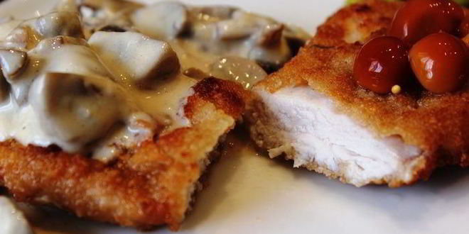Рецепт куриного шницеля с грибным соусом