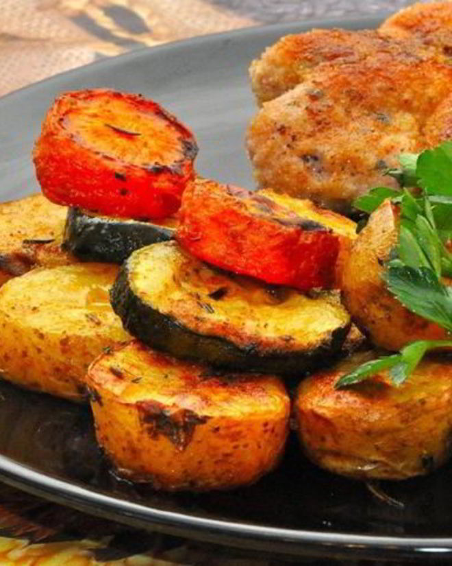 Рецепт шницеля и печеные овощи