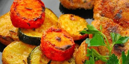 Шаг 4: шницеля и печеные овощи