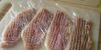 Шаг 3: шницеля с мятой, миндалем и кедровыми орешками