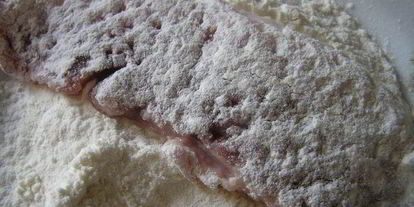 Шаг 4: шницеля с мятой, миндалем и кедровыми орешками