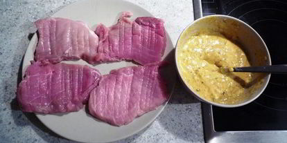 Шаг 2: шницеля в пряной горчичной панировке с салатом