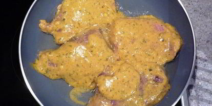 Шаг 3: шницеля в пряной горчичной панировке с салатом