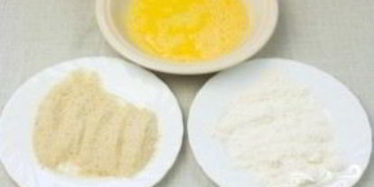 Шаг 2: шницеля в сухарях