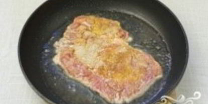 Шаг 6: шницеля в сухарях