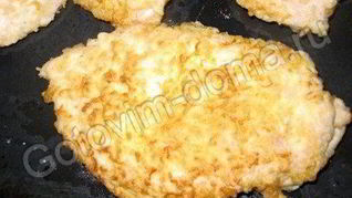 Рецепт Шницелей куриных в сырной шубе