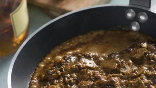 Рецепт Говяжьего стейка со сливочно-грибным соусом