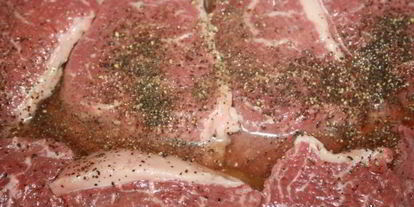 Шаг 1: говяжьих стейков-гриля маринованных в светлом пиве