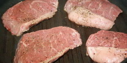 Шаг 6: говяжьих стейков-гриля маринованных в светлом пиве