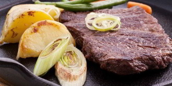 Рецепт Маринованных говяжьих стейков с жареным зеленым луком