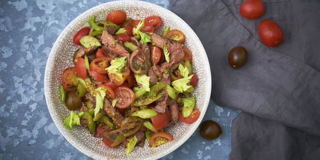 Рецепт салаты из стейка, сельдерея и помидоров