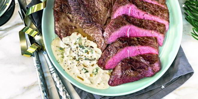 Рецепт стейка из лопатки с соусом из голубого сыра