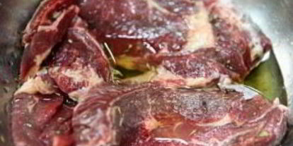 Шаг 1: стейка на сковороде