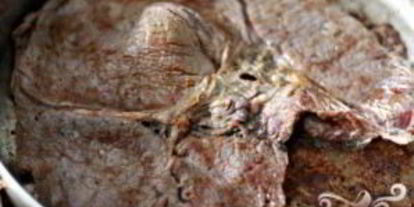 Шаг 6: стейка с грибным соусом и сливочным шпинатом