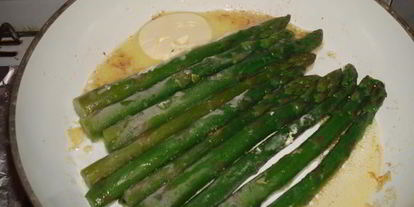 Шаг 2: стейка со спаржей