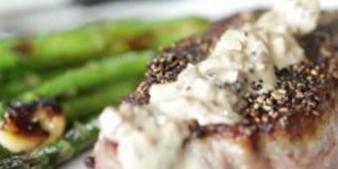 Рецепт стейка в перце с луковым соусом