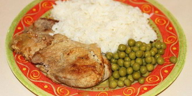 Рецепт стейков из свинины с луком на сковороде