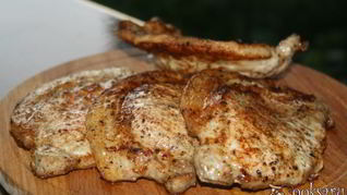 Рецепт Стейков из свиной корейки в сухом маринаде на решетке на мангале