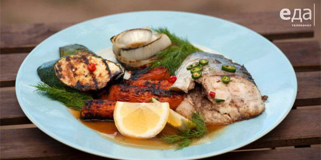Рецепт Стейков из толстолобика с овощами гриль