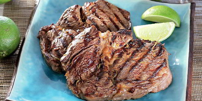 Рецепт Стейков в пикантном маринаде из лайма и ананаса