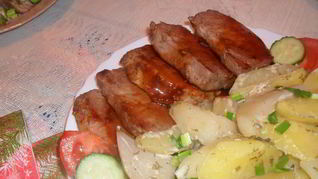 Рецепт Свиных стейков под соусом с запеченым картофелем