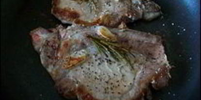 Шаг 3: свиных стейков с розмарином и чесноком жареные без масла