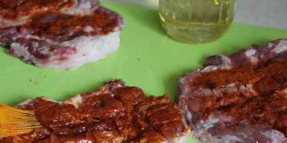 Шаг 2: свиных стейков в паприке