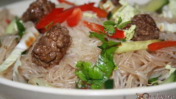 Рецепт Фунчозы с говяжьими тефтельками и овощами