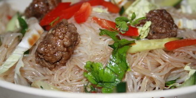 Рецепт фунчозы с говяжьими тефтельками и овощами